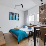 Turquoise Studio With Balcony & Air Conditioning Krakow By Noclegi Renters