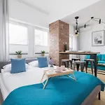 Turquoise Studio With Balcony & Air Conditioning Krakow By Noclegi Renters