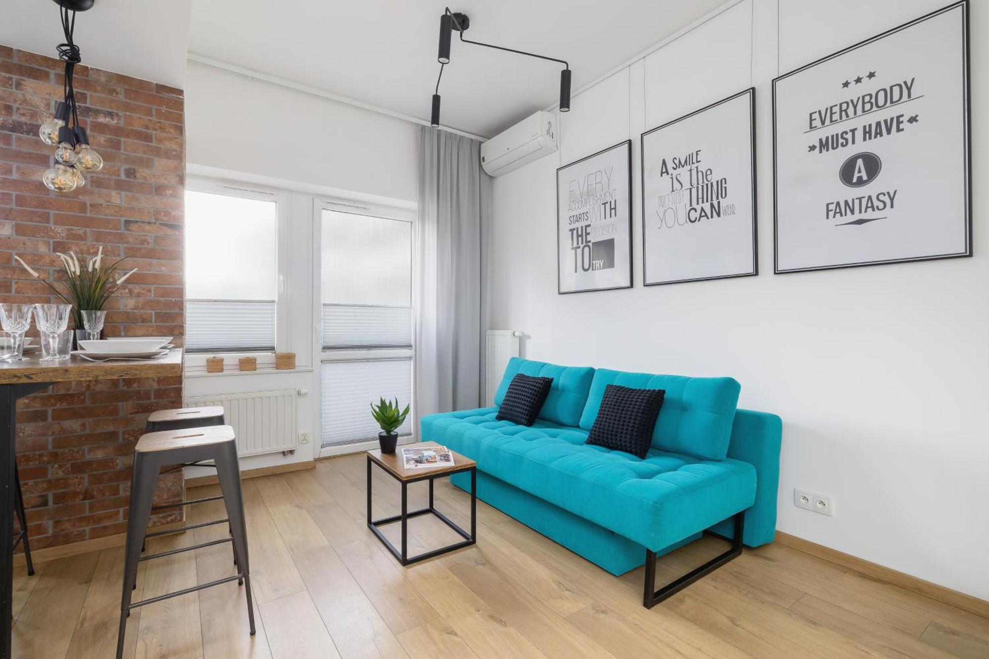 Turquoise With Balcony & Air Conditioning By Renters Kraków