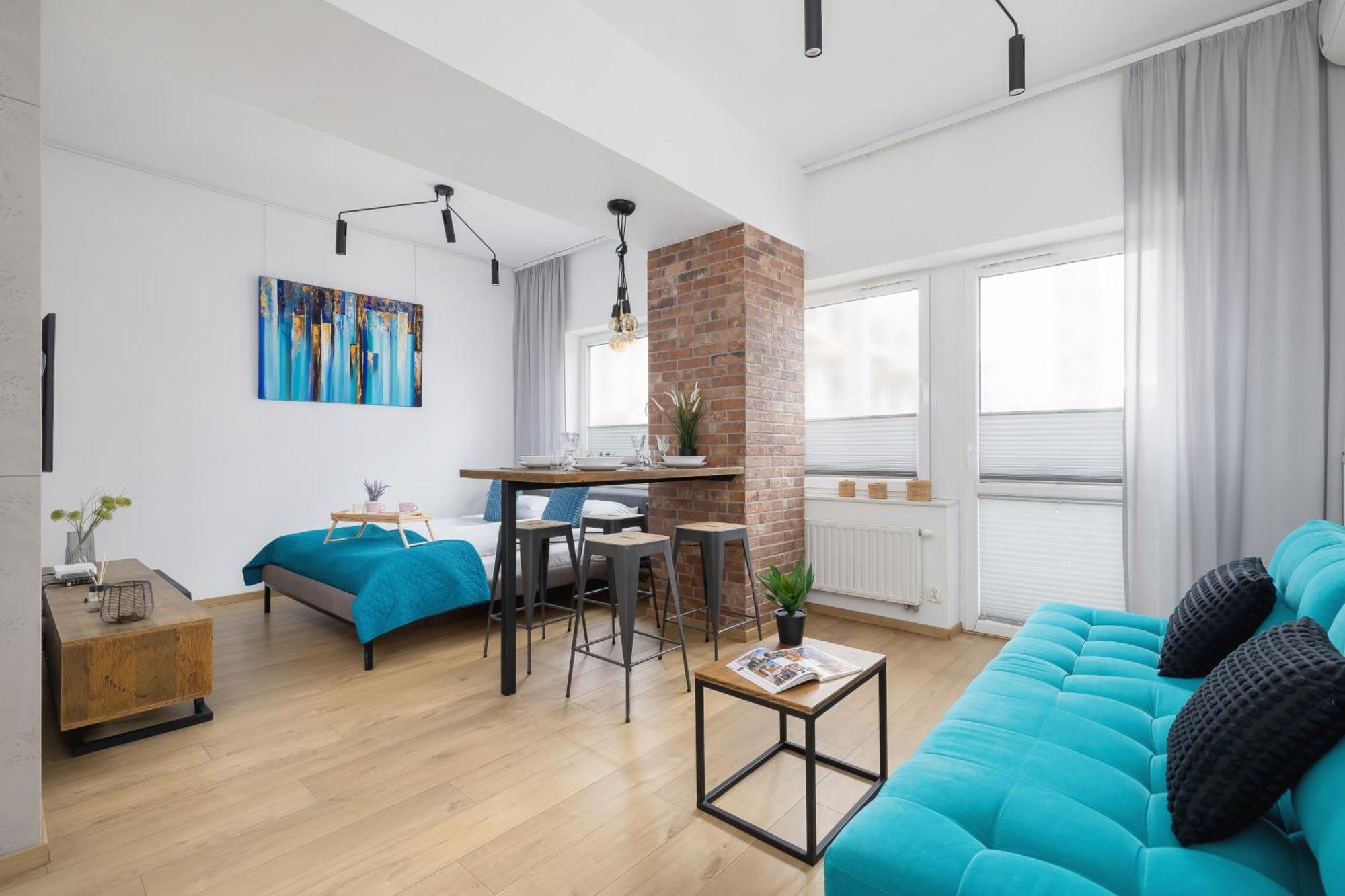 Turquoise With Balcony & Air Conditioning By Renters