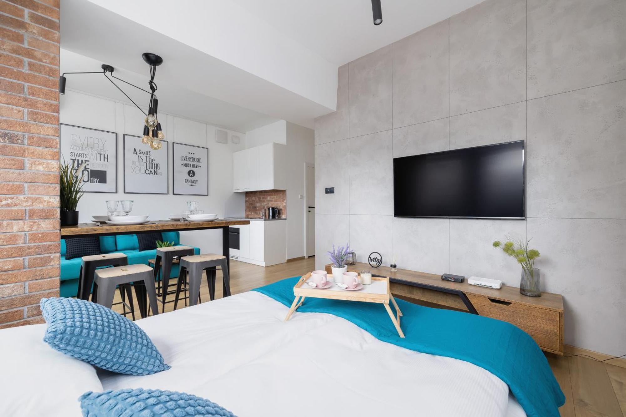Turquoise With Balcony & Air Conditioning By Renters Apartament
